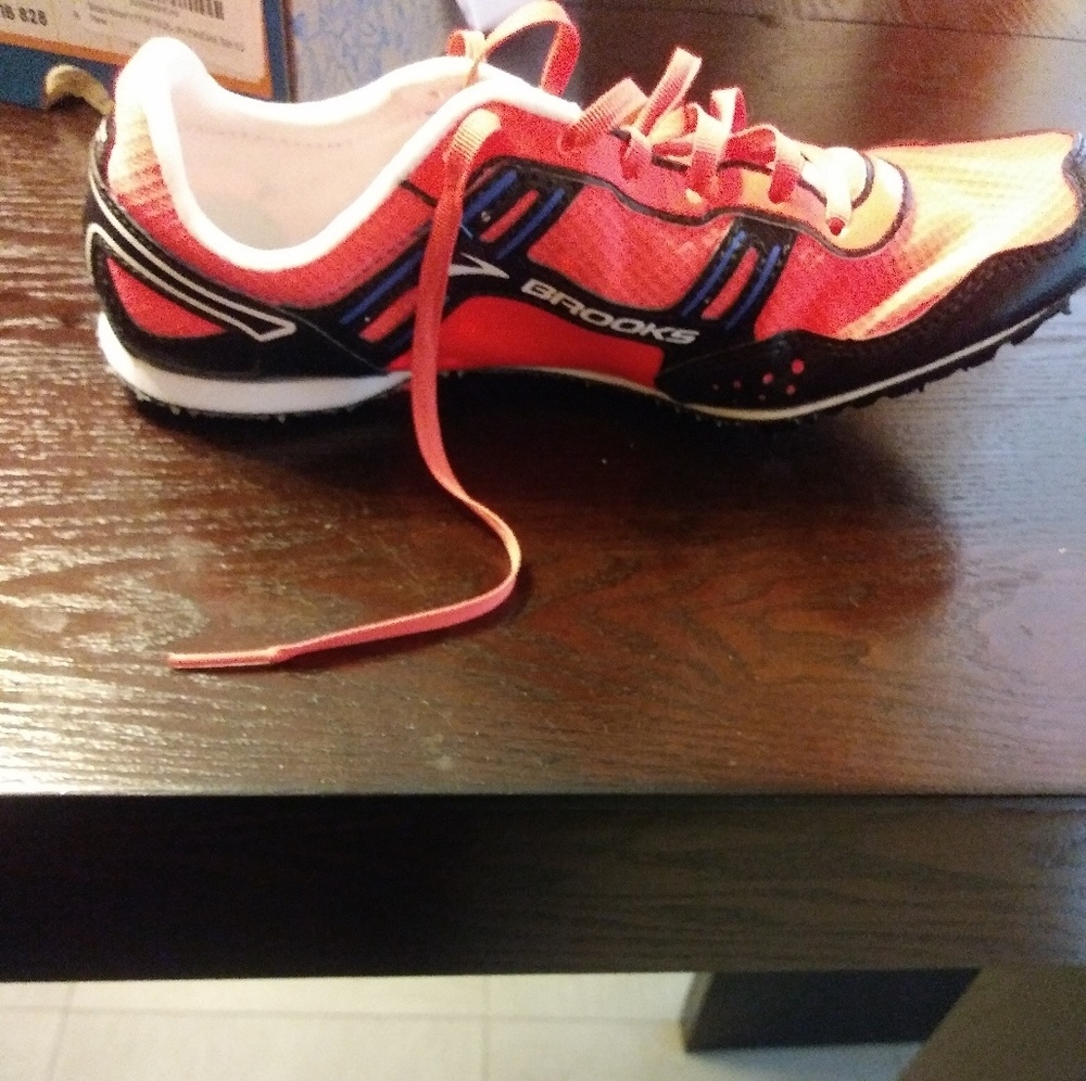 🚫🚫🚫sold Brooks coral fiery running shoes